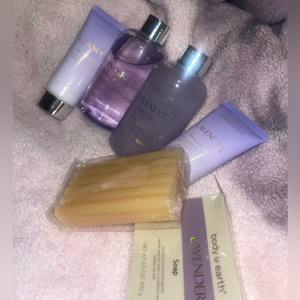 body and earth lavender body set